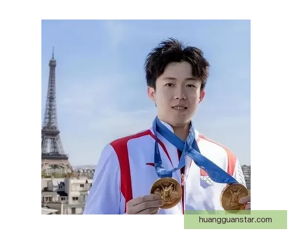 王楚钦撕掉肌贴奋力一搏累到双手撑地观众力量支撑他坚持