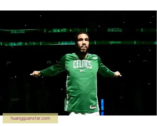 塔图姆解锁14000分成为历史第五年轻前锋仅次于詹杜瓜